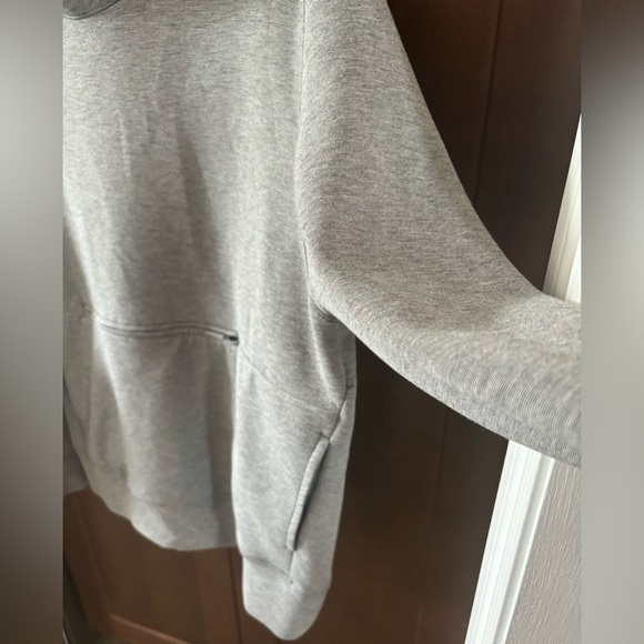 3 for $30. AE hoodie - Picture 5 of 5